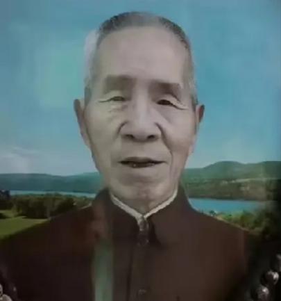 走失者照片 西安急寻！七旬老人走失，穿深蓝色格...