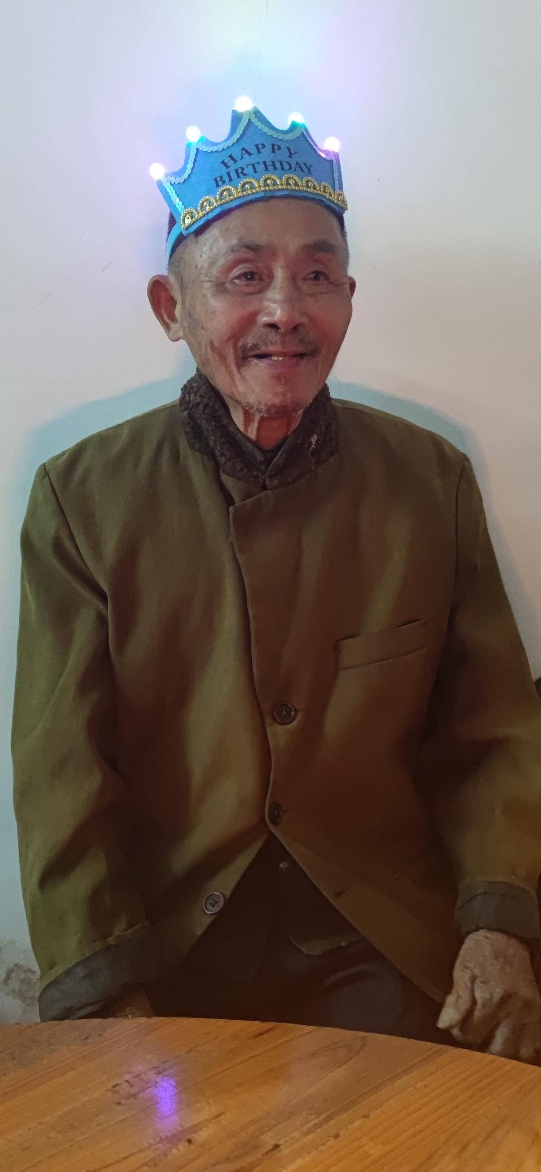 走失者照片 惠州急寻：八旬老人走失，穿深蓝色衬...