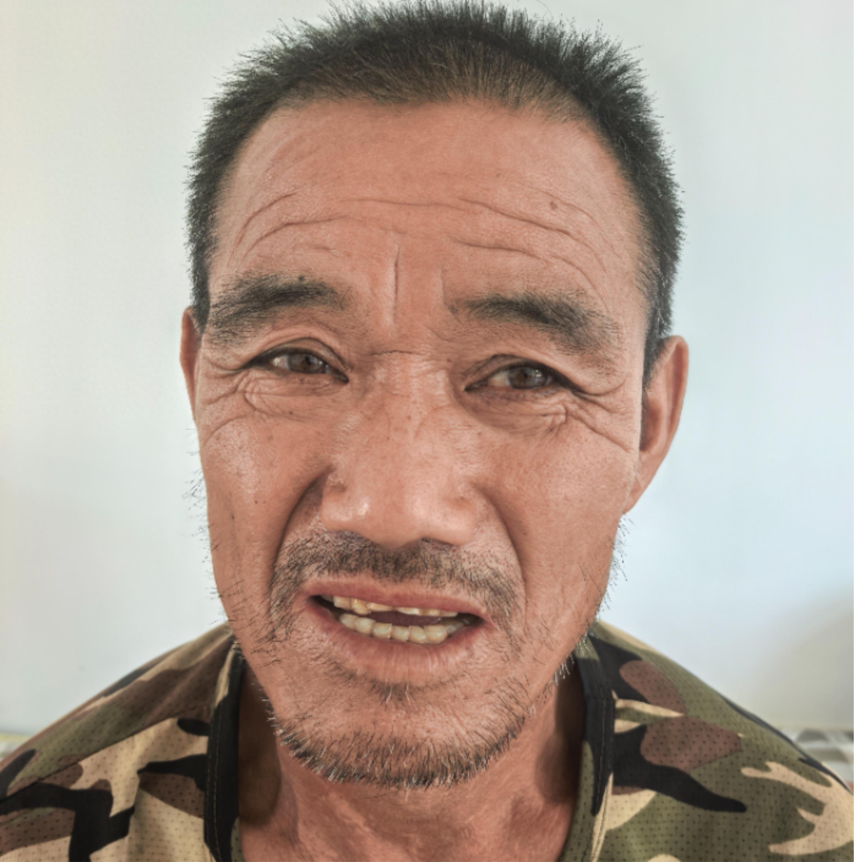 走失者照片 沧州市寻亲：六旬老人被救助，穿迷彩...