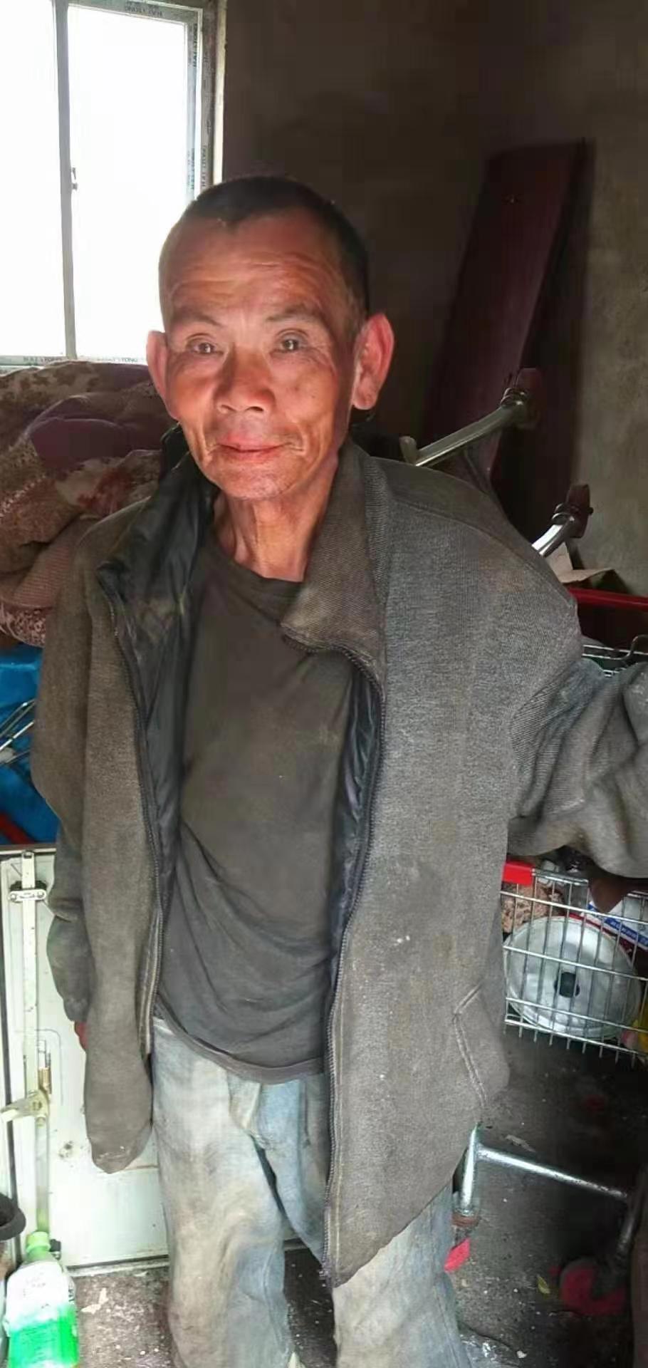 走失者照片 泉州急寻：六旬老人失联，穿黑色裤子...