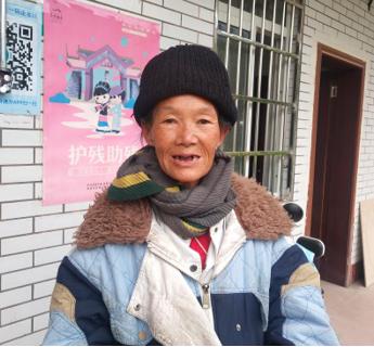 走失者照片 凉山西昌寻亲：五旬女子被救助，穿蓝...