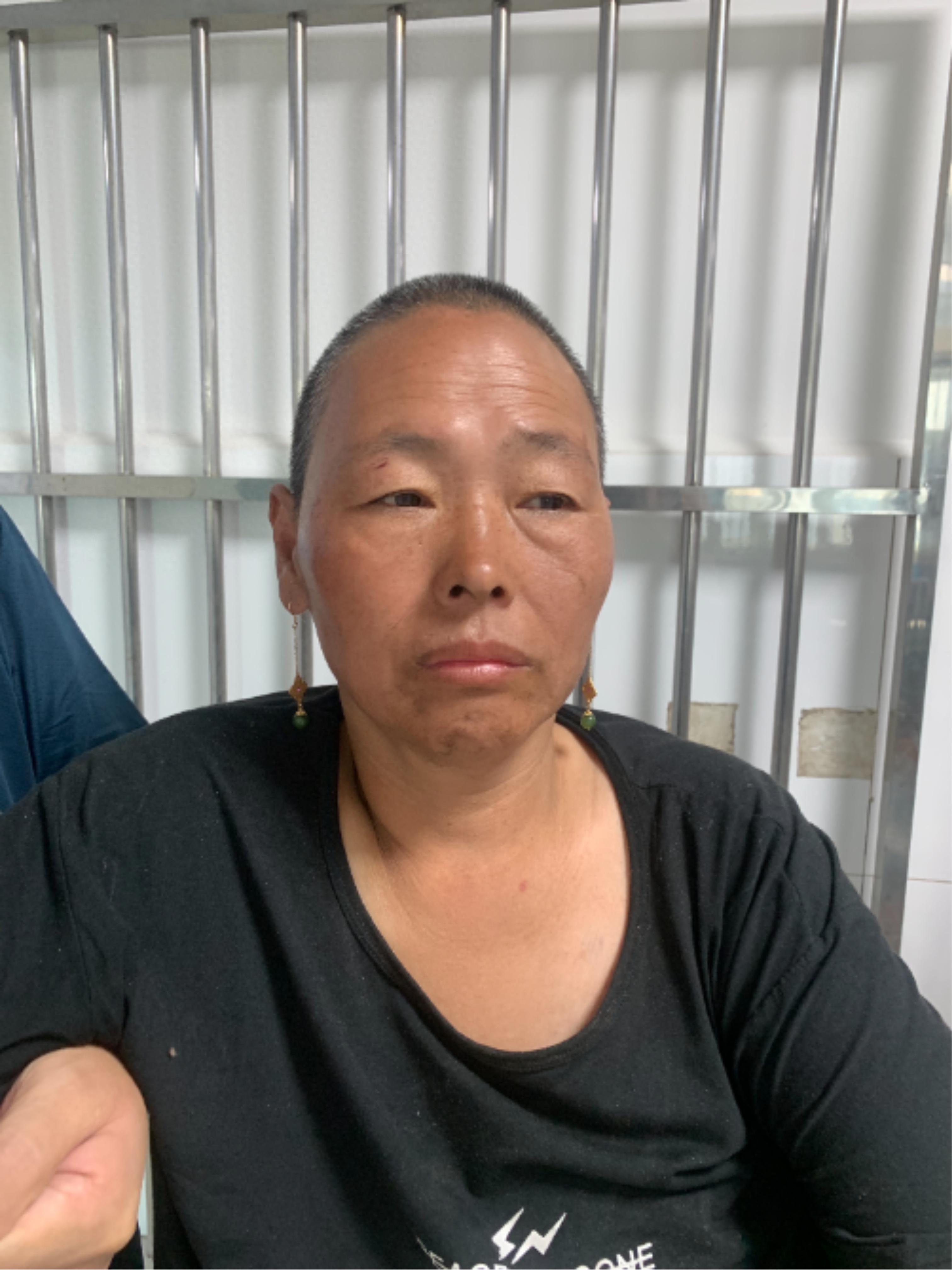 走失者照片 石家庄市寻亲：五旬女子被救助，穿黑...