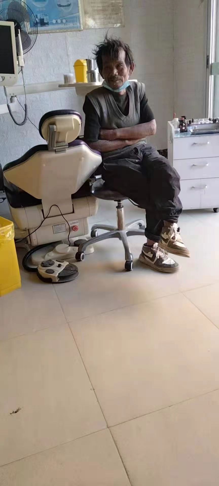 走失者照片 泉州急寻：六旬老人失联，穿黑色裤子...