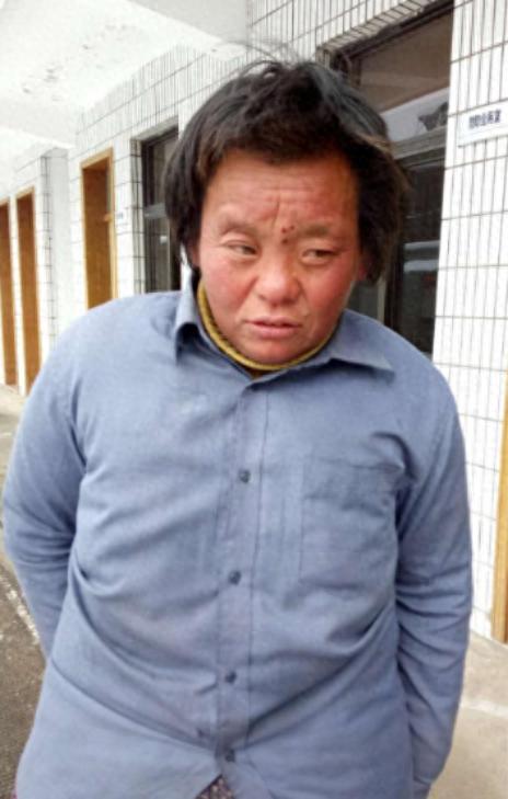 走失者照片 扬州市寻亲：五旬女子被救助，高1米...
