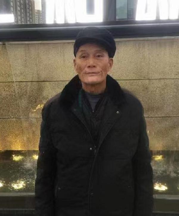 走失者照片 成都急寻：八旬老人失联，穿黑色短袖...