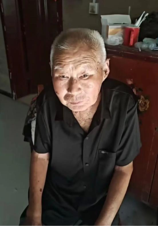 走失者照片 商丘市寻人：八旬老人走失，穿白色上...