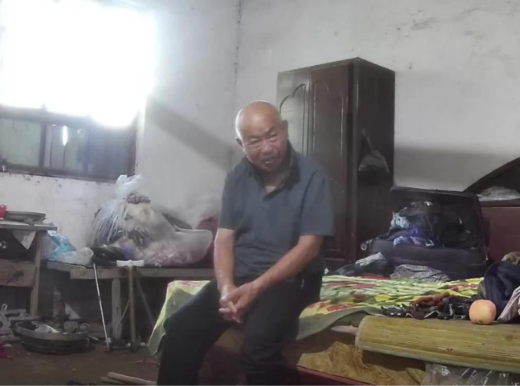 走失者照片 开封市寻人：八旬老人走失，穿灰色衣...
