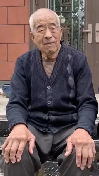 走失者照片 周口项城急寻：八旬老人走失，穿内裤...