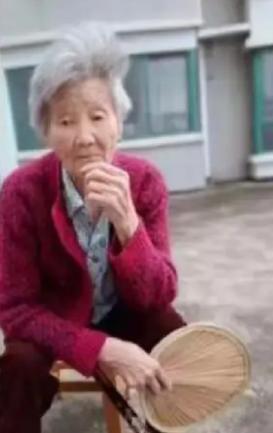走失者照片 安庆急寻！九旬老太失联，白色短发，...
