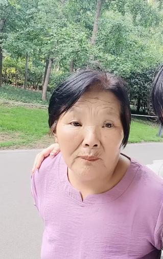 走失者照片 济南急寻：七旬老太走失，患小脑萎缩...