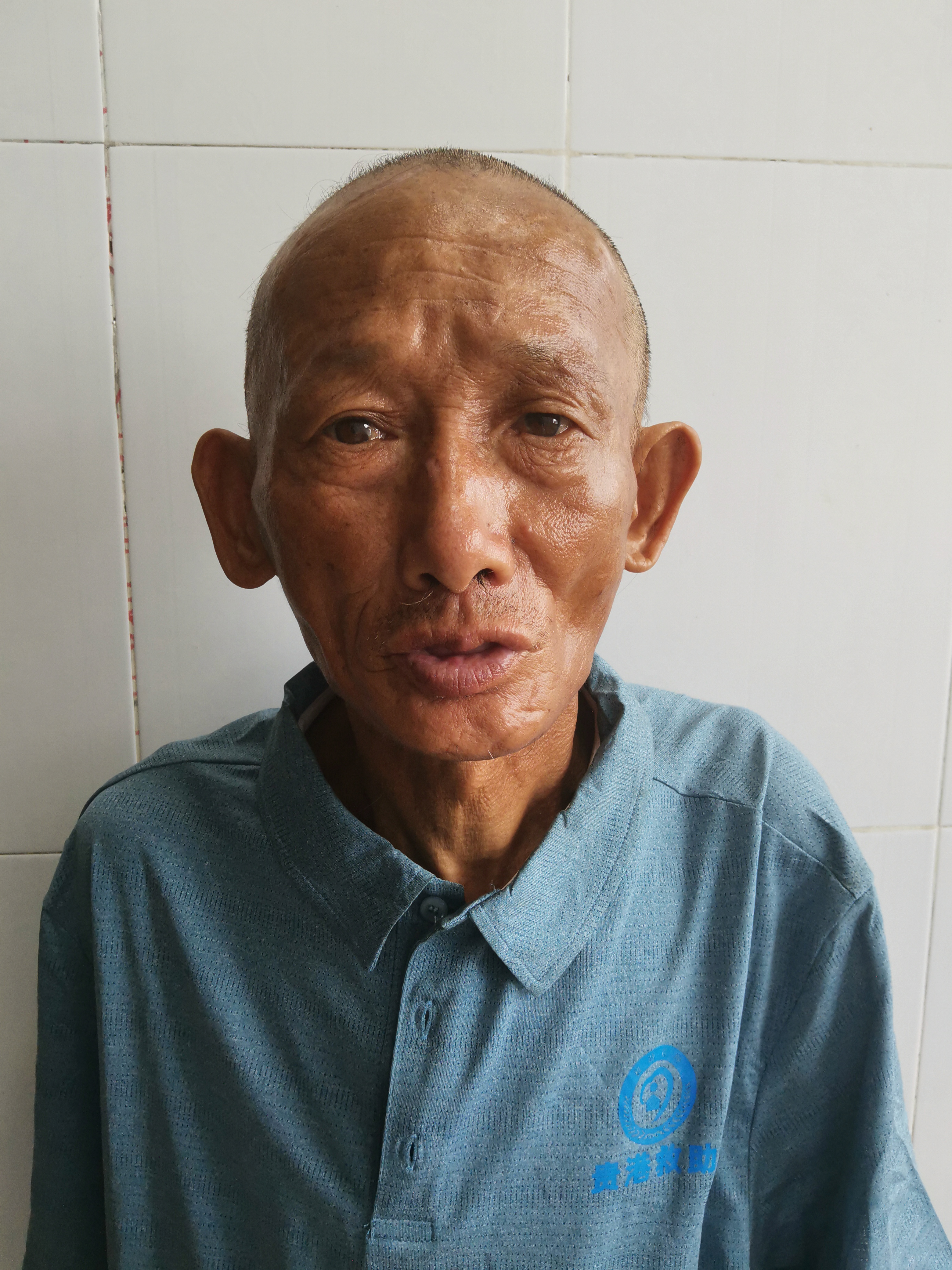 走失者照片 贵港寻亲：七旬老人被救助，穿咖色上...