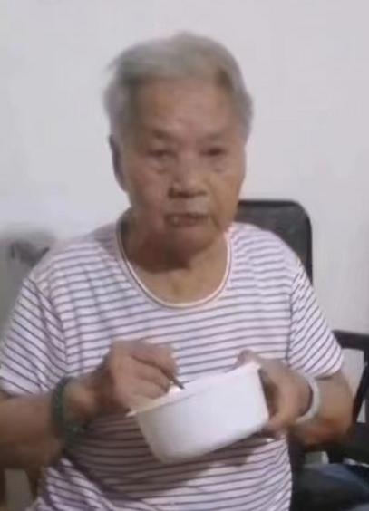 走失者照片 南昌急寻：七旬老太走失，穿白色短袖...