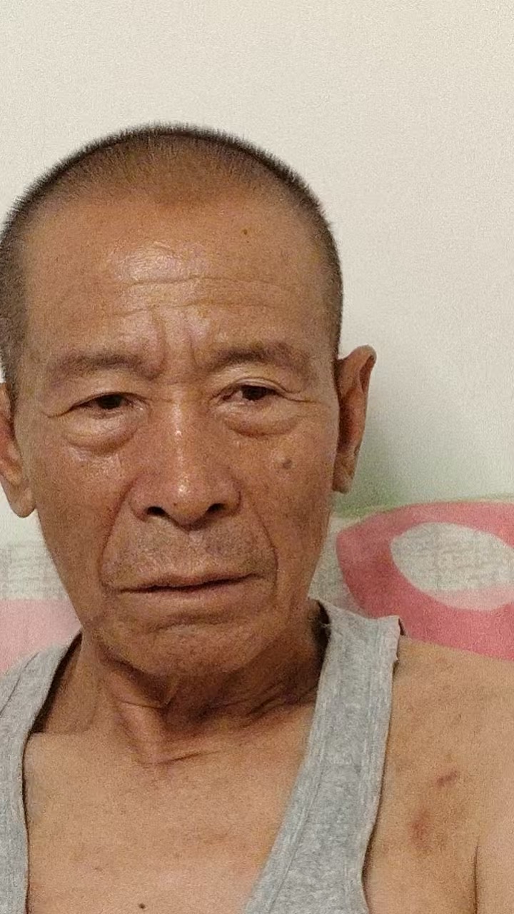 走失者照片 青岛市寻人：七旬老人走失，穿军绿色...