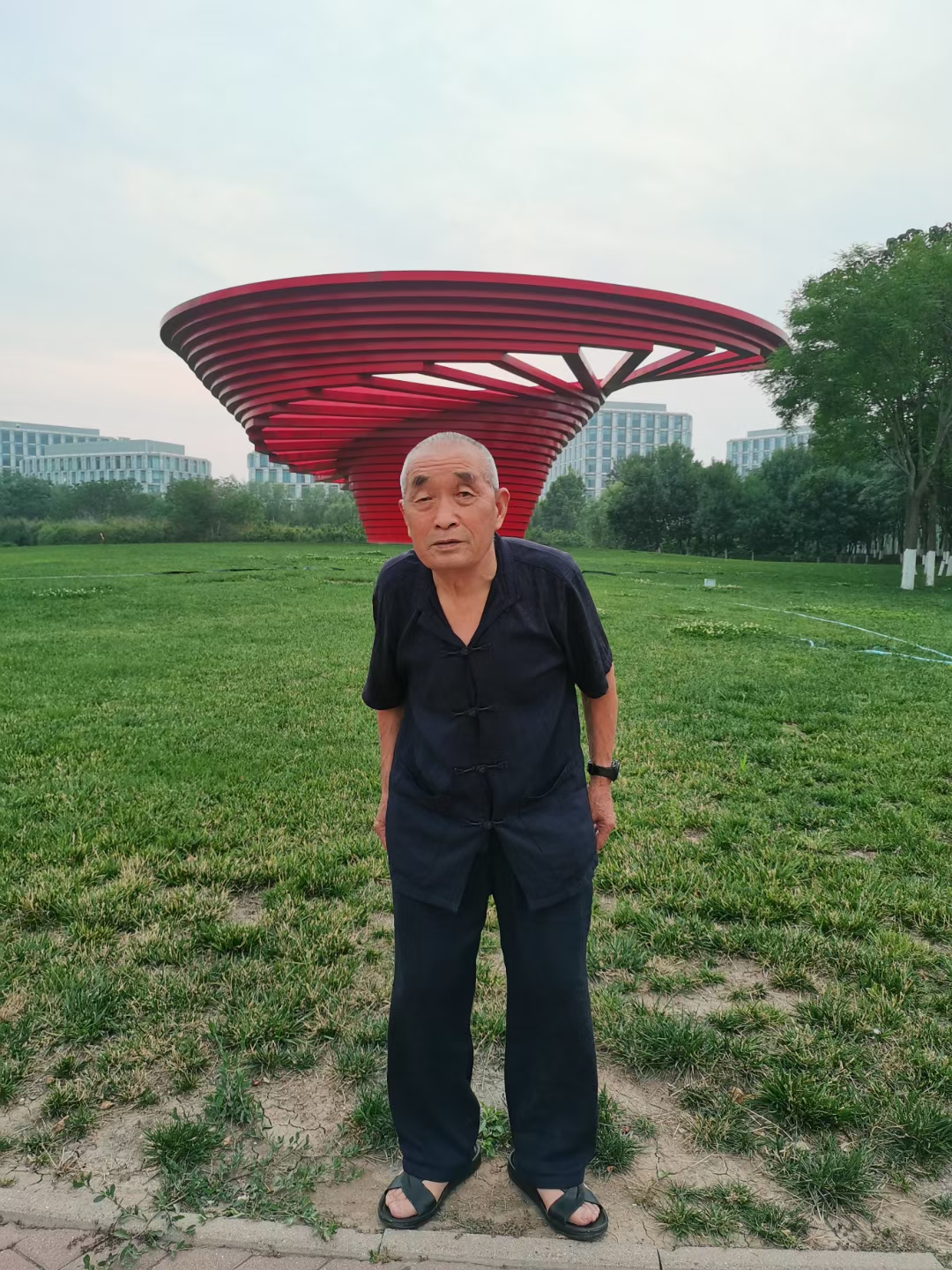 走失者照片 咸阳急寻：七旬老人走失，穿蓝色短袖...