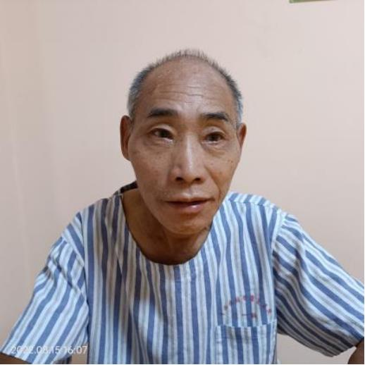走失者照片 柳州寻亲：五旬男子被救助，穿灰色上...