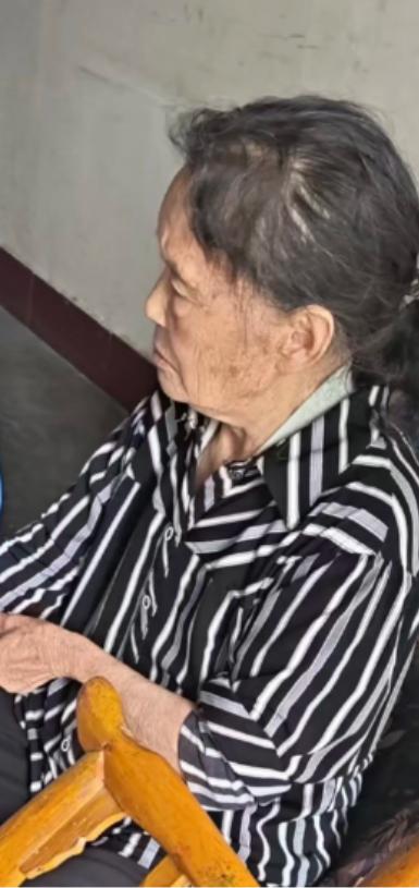 走失者照片 重庆市寻人：七旬老太走失，穿黑白相...