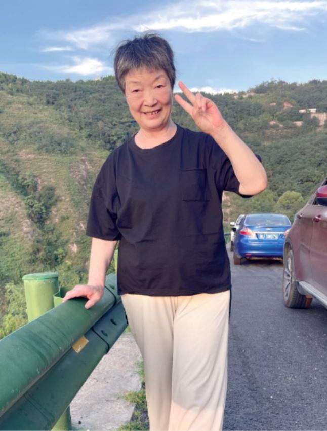 走失者照片 宝鸡市寻人：六旬老太走失，穿咖色格...