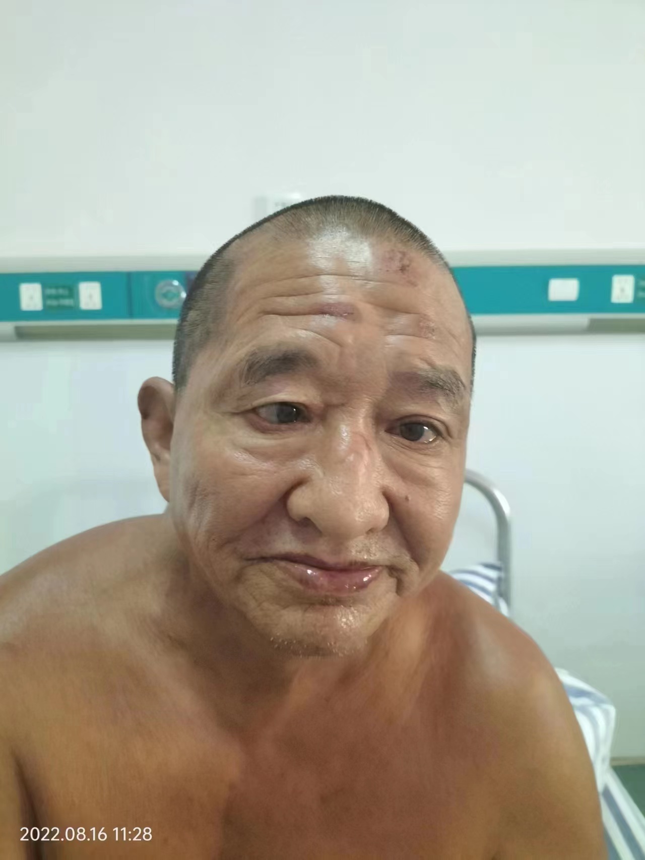 走失者照片 长沙寻亲：中年男子被救助，穿深蓝色...