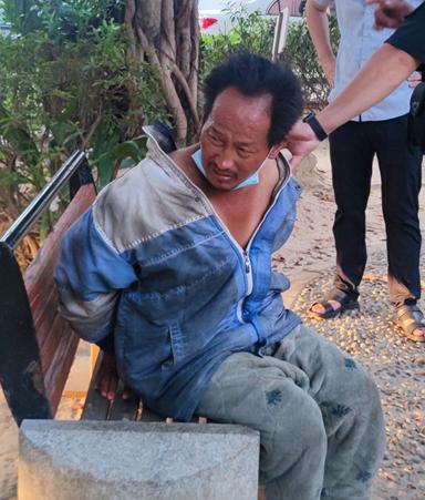 走失者照片 温州寻亲：青年男子被救助，穿蓝白相...