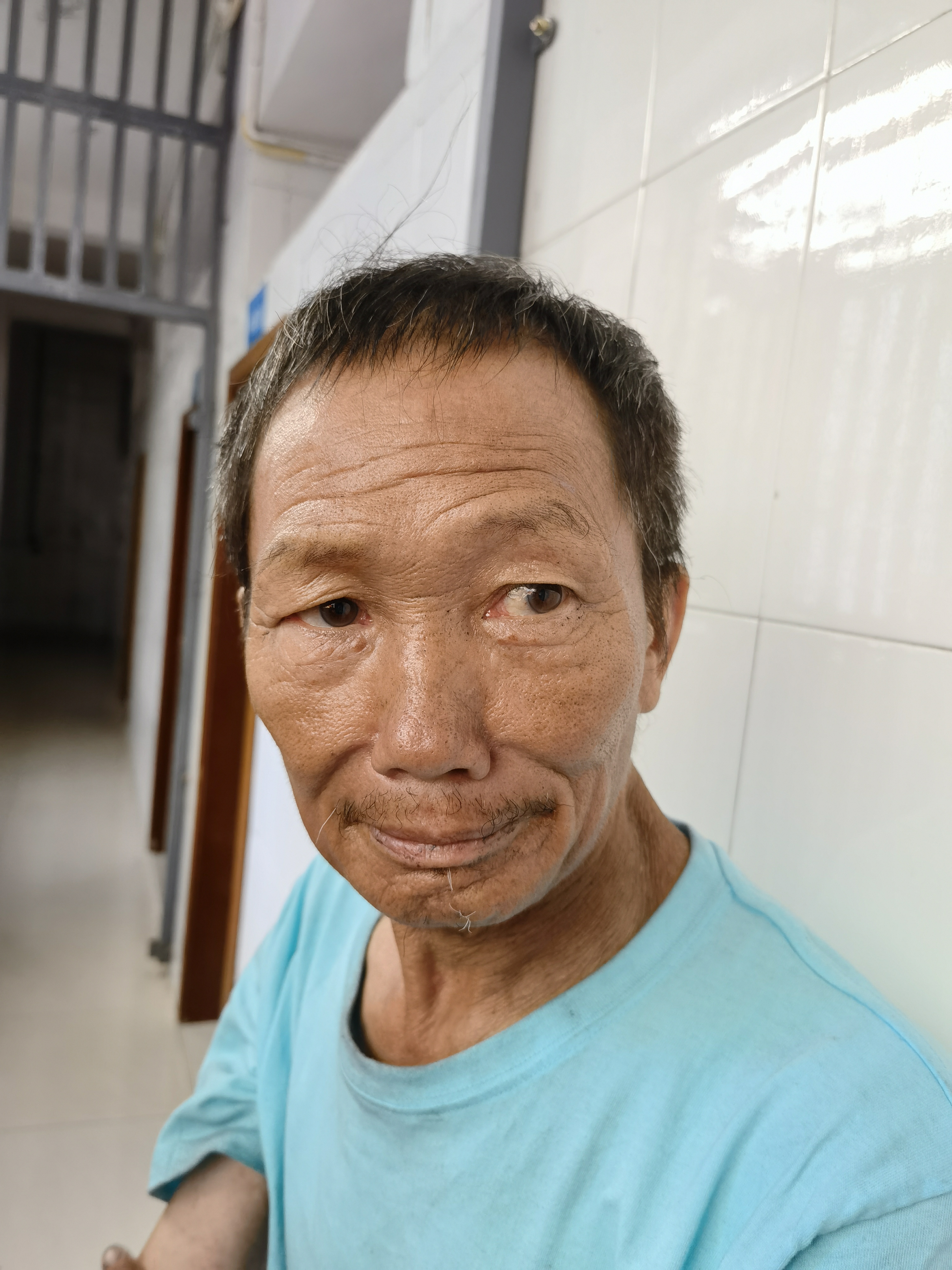 走失者照片 重庆寻亲：六旬老人被救助，自述叫方...