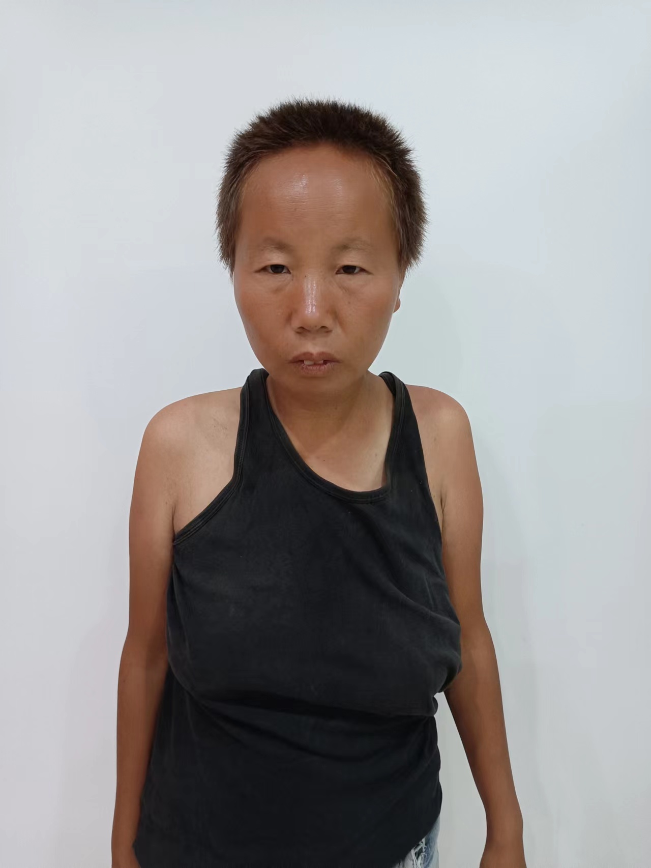 走失者照片 周口寻亲：中年女子被救助，穿黑色背...