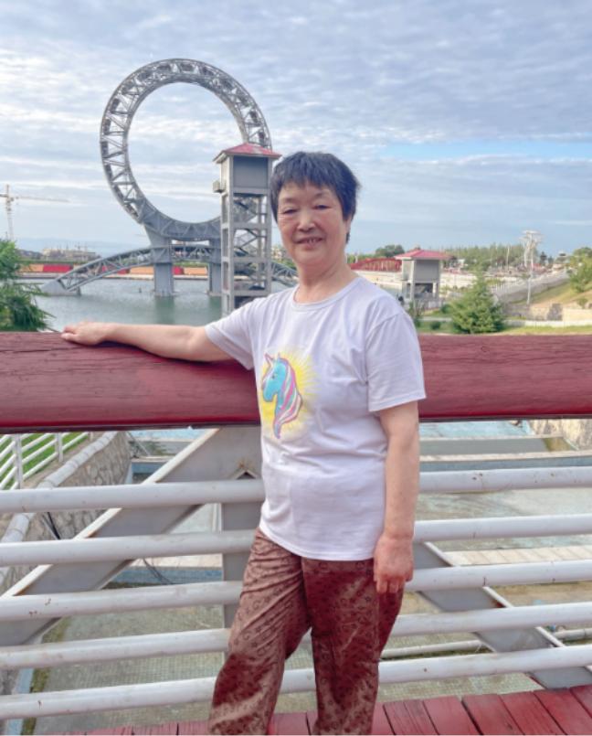 走失者照片 宝鸡市寻人：六旬老太走失，穿咖色格...
