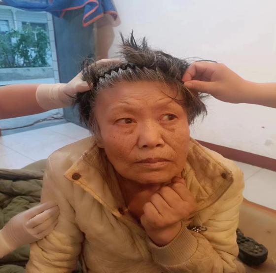 走失者照片 临汾寻亲：六旬老太被救助，穿灰色棉...