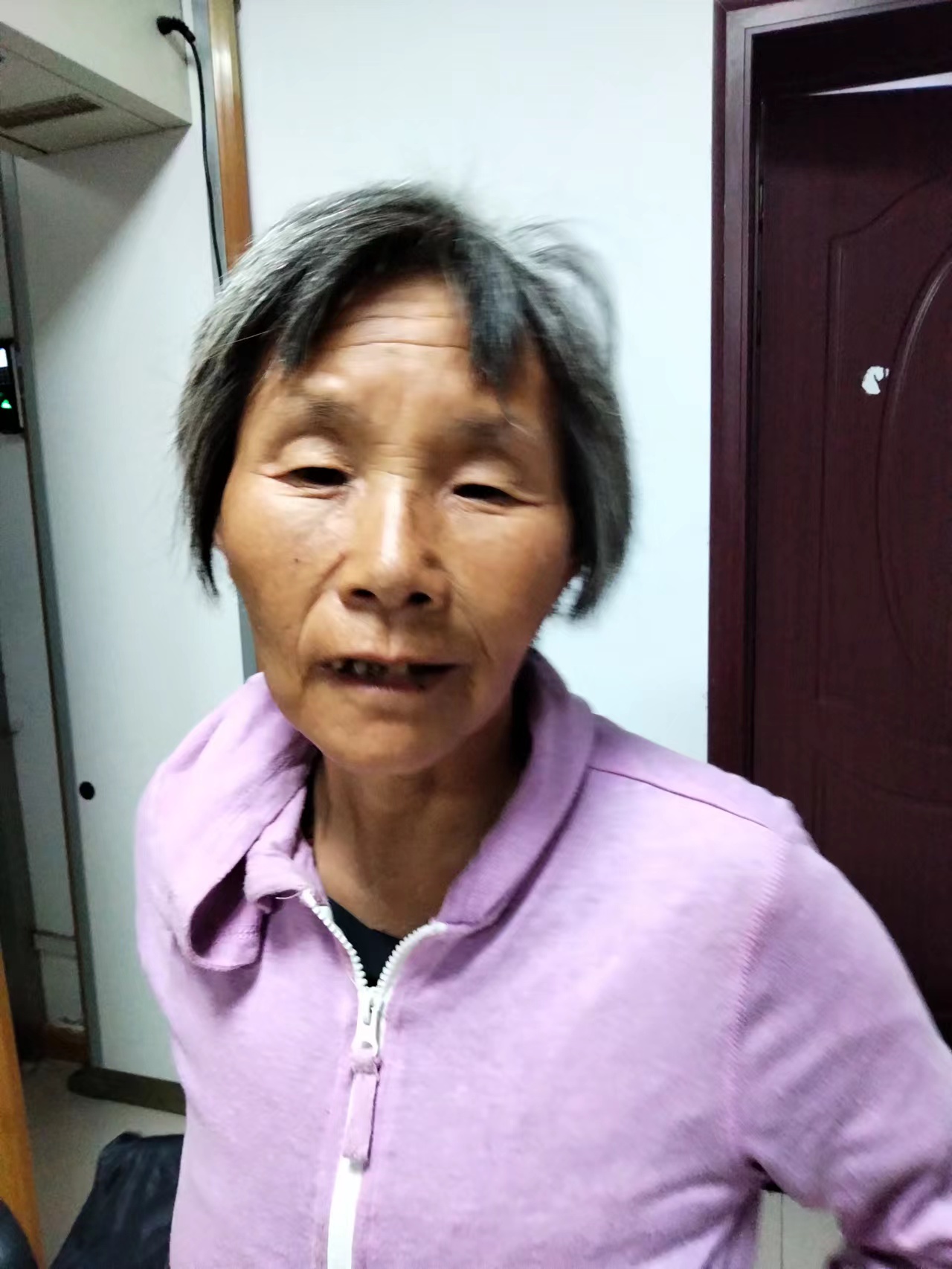 走失者照片 亳州寻亲：六旬老太被救助，穿粉紫色...