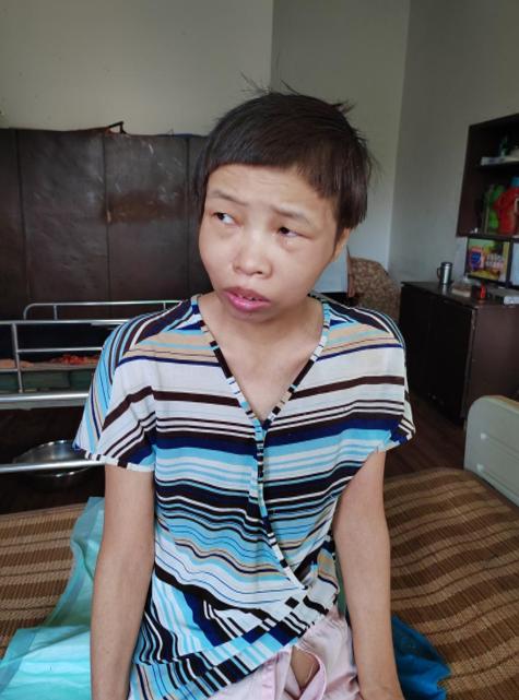 走失者照片 上饶寻亲：中年女子被救助，穿米黄色...