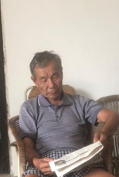 走失者照片 上海寻人！七旬老人失联，牵黑色长毛...