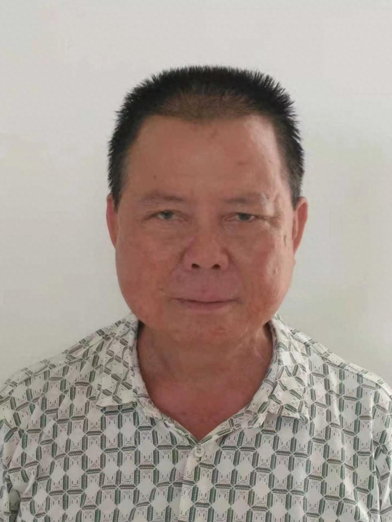 走失者照片 防城港市寻人：七旬老人走失，穿米白...