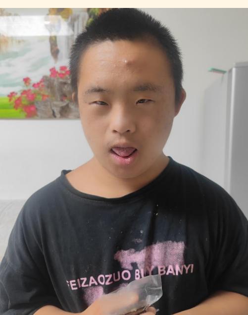 走失者照片 衡水寻亲：17岁男生被救助，高1米...
