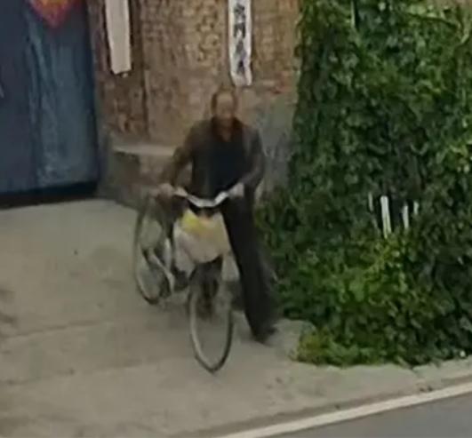 走失者照片 新乡市辉县市寻人：六旬老人走失，穿...