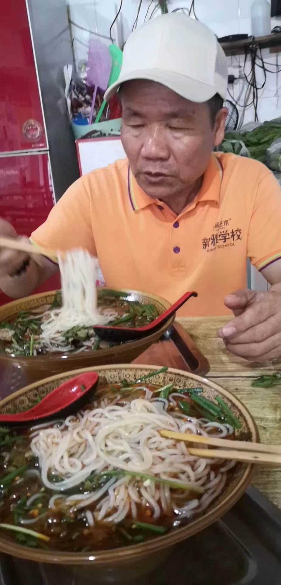 走失者照片 汕头急寻！六旬老人走失，穿橘色衣服...