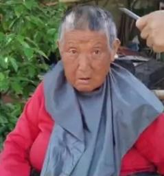 走失者照片 孝感急寻：九旬老太走失，穿红色格子...