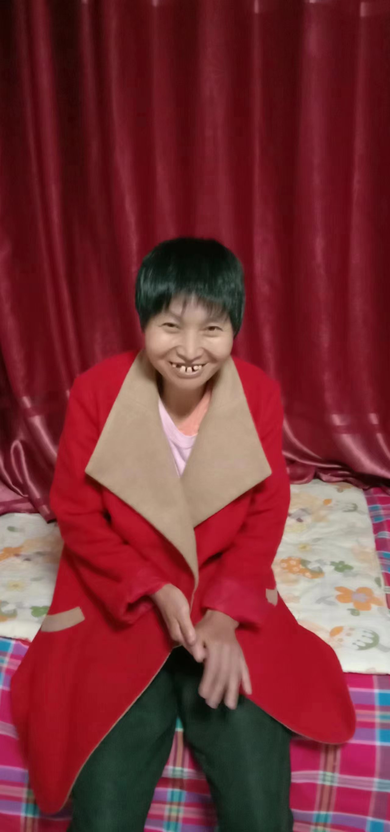 走失者照片 邯郸寻亲：五旬女子被救助多日，穿白...