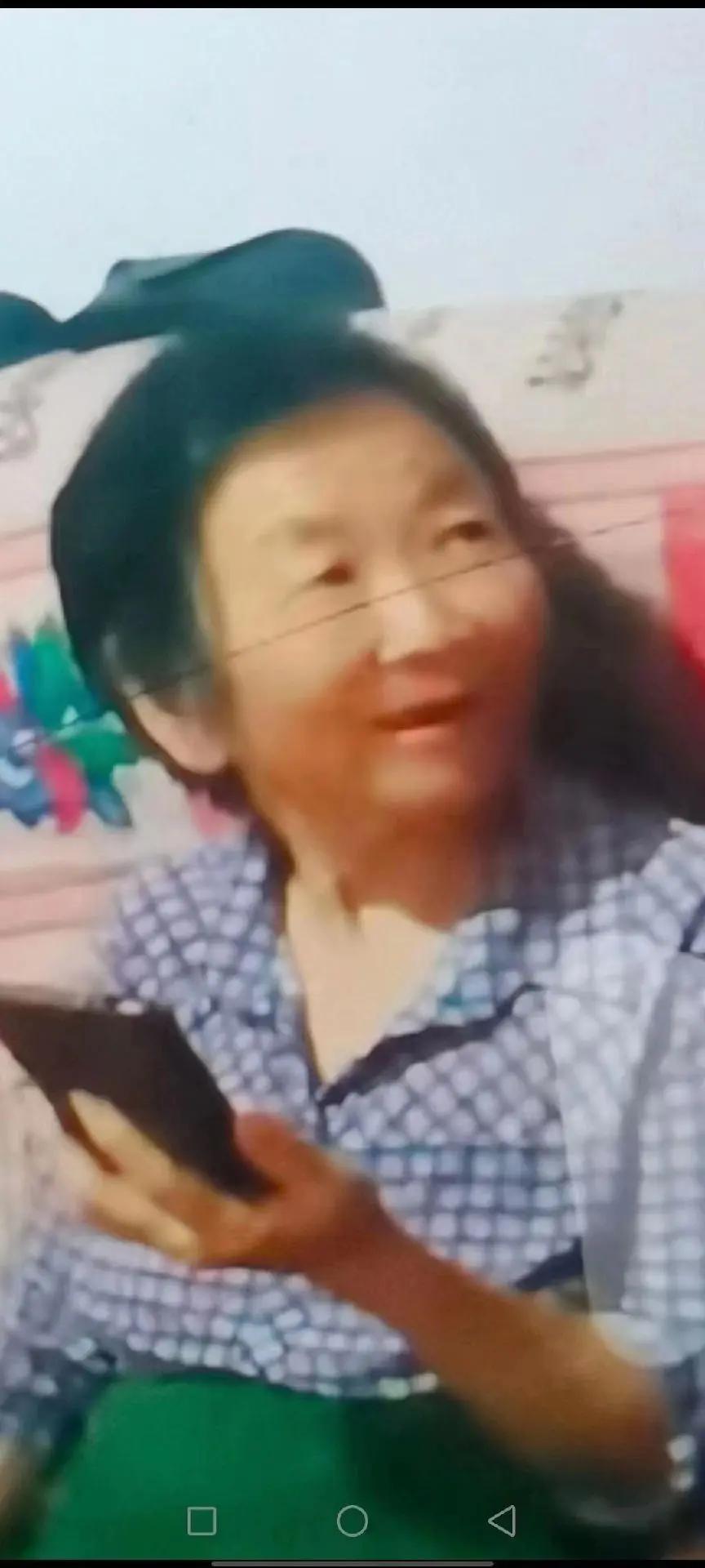 走失者照片 郑州急寻：六旬老太走失，穿长袖外套...