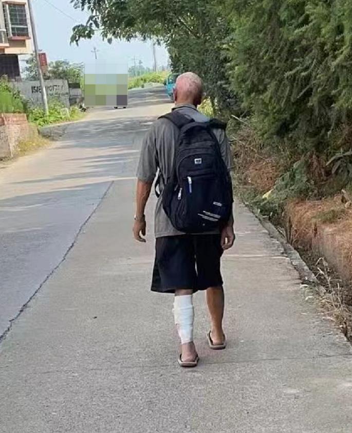 走失者照片 邵阳九旬老人失联，穿灰色上衣、黑色...