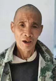 走失者照片 陇南寻亲：六旬老人被救助，穿迷彩衣...