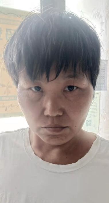 走失者照片 驻马店寻亲：五旬女子被救助，穿白色...