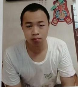 走失者照片 成都急寻：17岁男生失联，穿白色短...