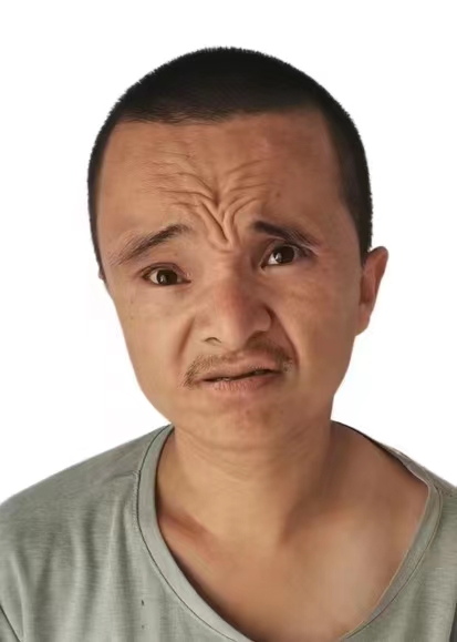 走失者照片 长春寻亲：中年男子被救助，穿白色短...