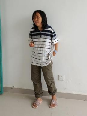 走失者照片 巴中寻亲：中年女子被救助，高1米5...