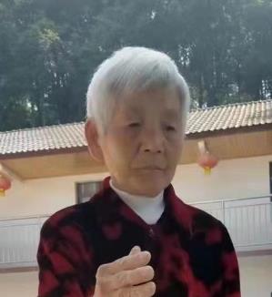 走失者照片 重庆急寻：八旬老太走失，患阿尔茨海...