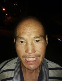 走失者照片 临沂寻亲：六旬老人被救助，穿灰蓝相...