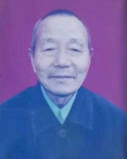走失者照片 驻马店急寻：八旬老人失联，高1米7...