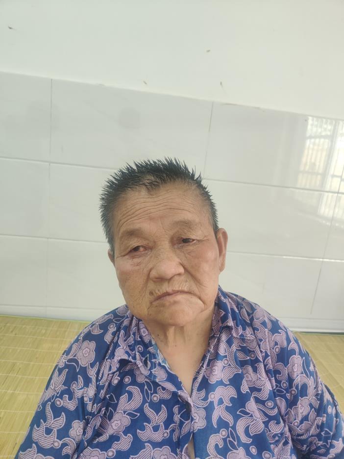 走失者照片 阜阳寻亲：六旬老太被救助，高1米5...