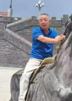 走失者照片 吉林市寻人：六旬老人走失，穿灰色上...
