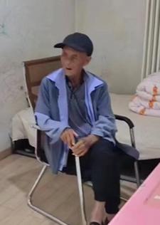 走失者照片 青岛急寻：八旬老人走失，患小脑萎缩...