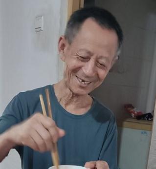 走失者照片 福州急寻：七旬老人失联，穿深蓝色短...